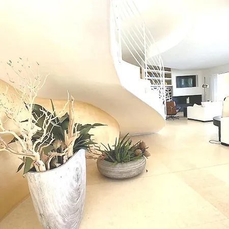 Spacious Villa Osma 5 - Sea View Vakantiehuis